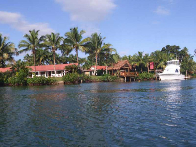 334820_120611162429755_800x600.jpg