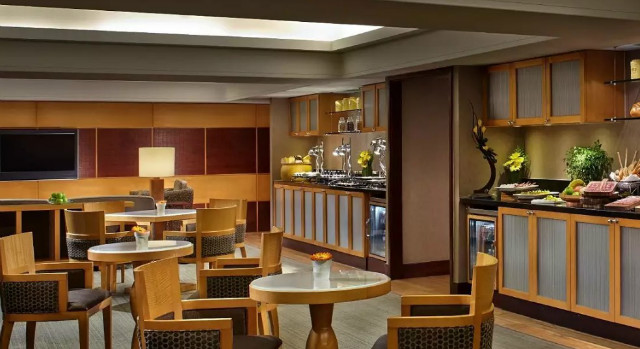 swissotel-the-stamford-hotel_05.jpg