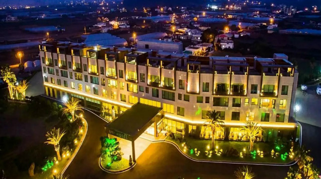 uni-hotel_01.jpg