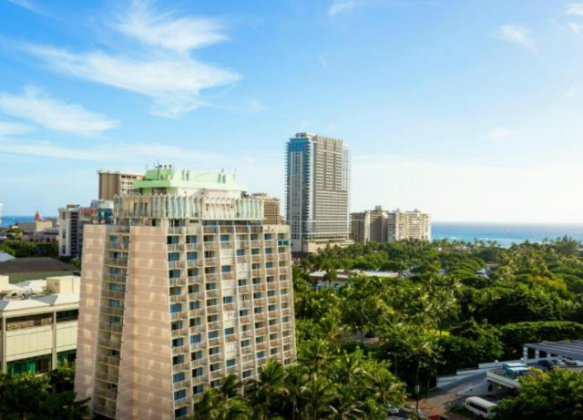 ambassador-hotel-waikiki-01.jpg