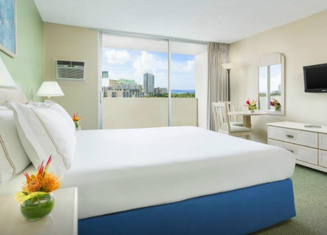 ambassador-hotel-waikiki-05.jpg