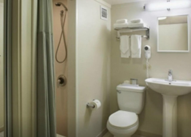 ambassador-hotel-waikiki-07.jpg