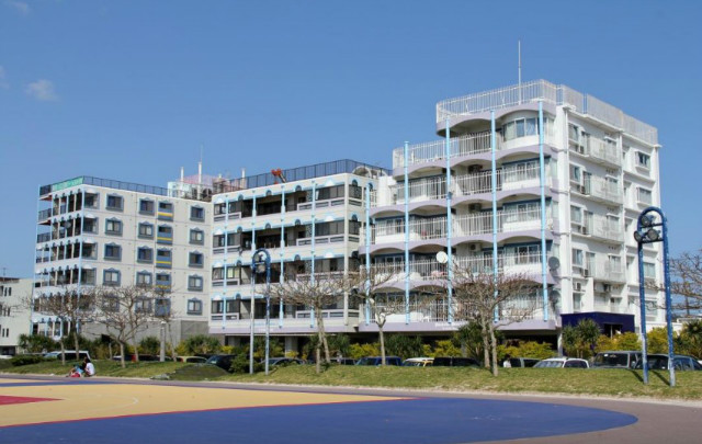 beachside-condominium-00.jpg