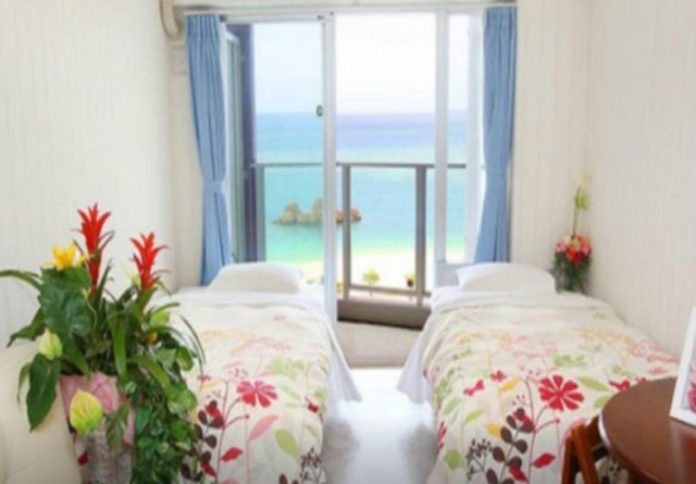 beachside-condominium-02.jpg