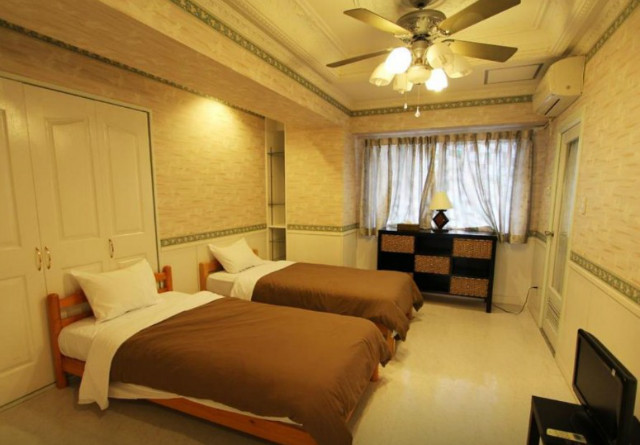 beachside-condominium-04.jpg